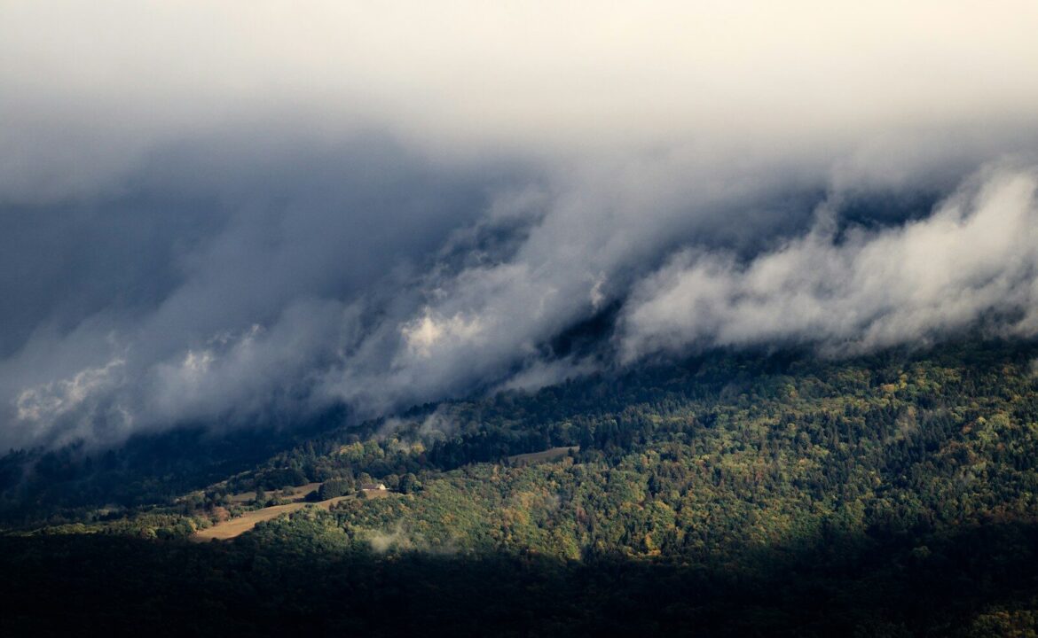 cloudy sky during daytime